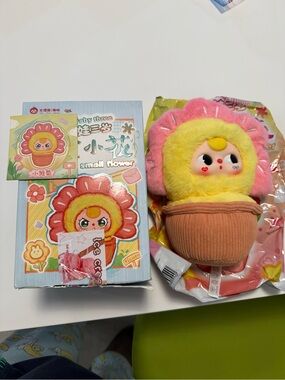 Baby Three Small Flower, Brand New (Opened to Confirm) - Includes Packaging/Card